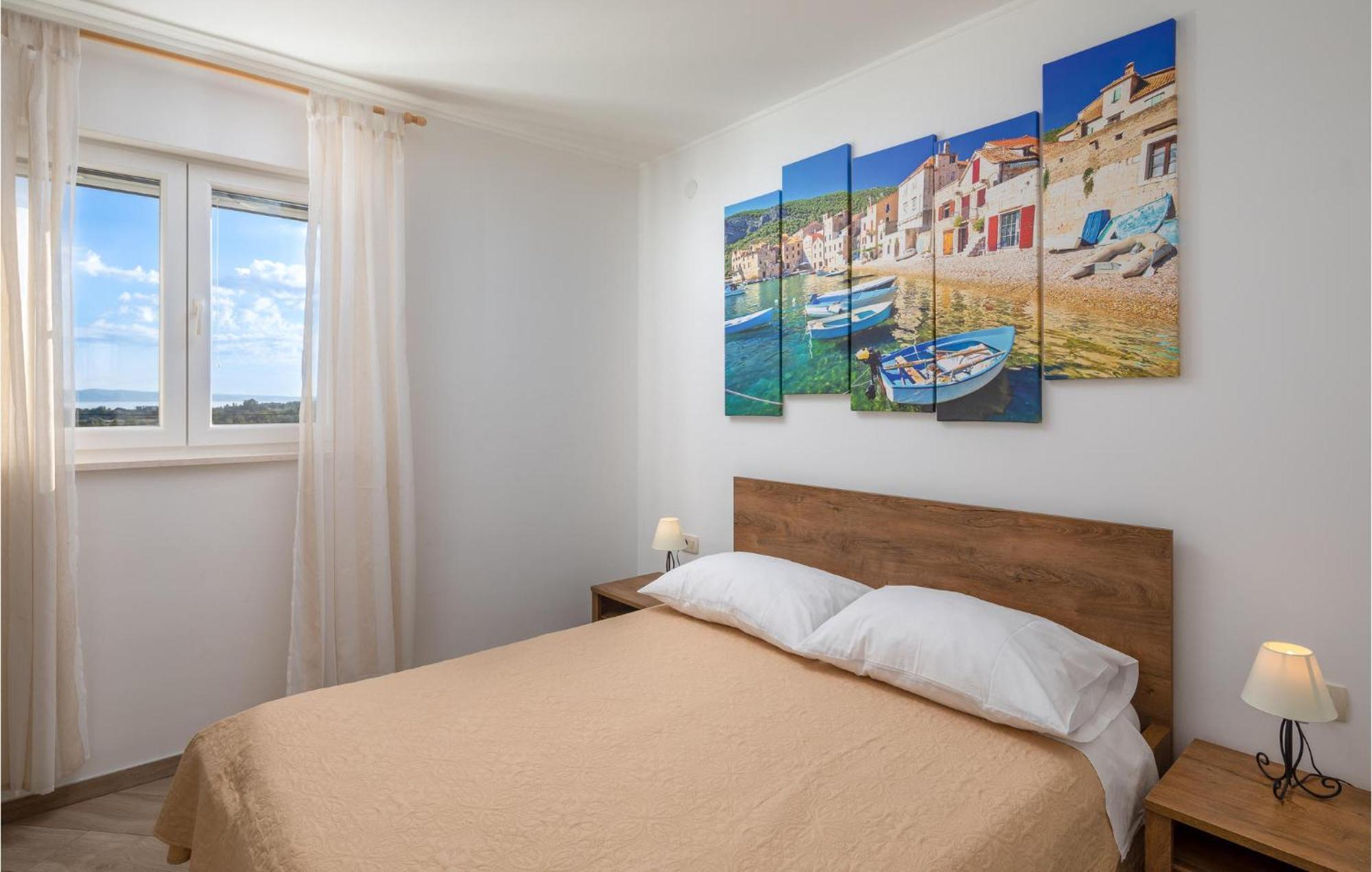Cozy Home In Zrnovnica With Wifi Luaran gambar